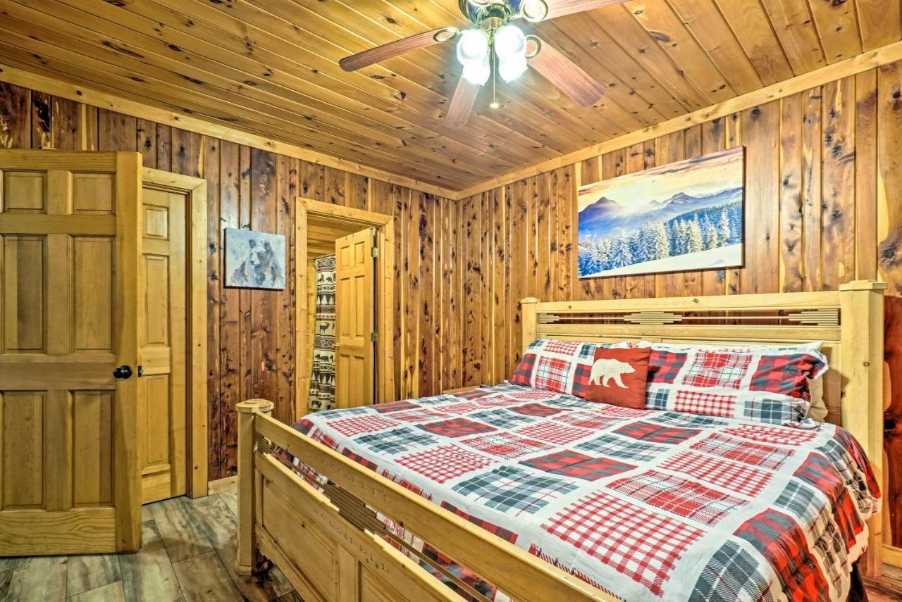 Grin N Bear It Cabin With Hot Tub And Fire Pit! พิเจนฟอร์จ ภายนอก รูปภาพ