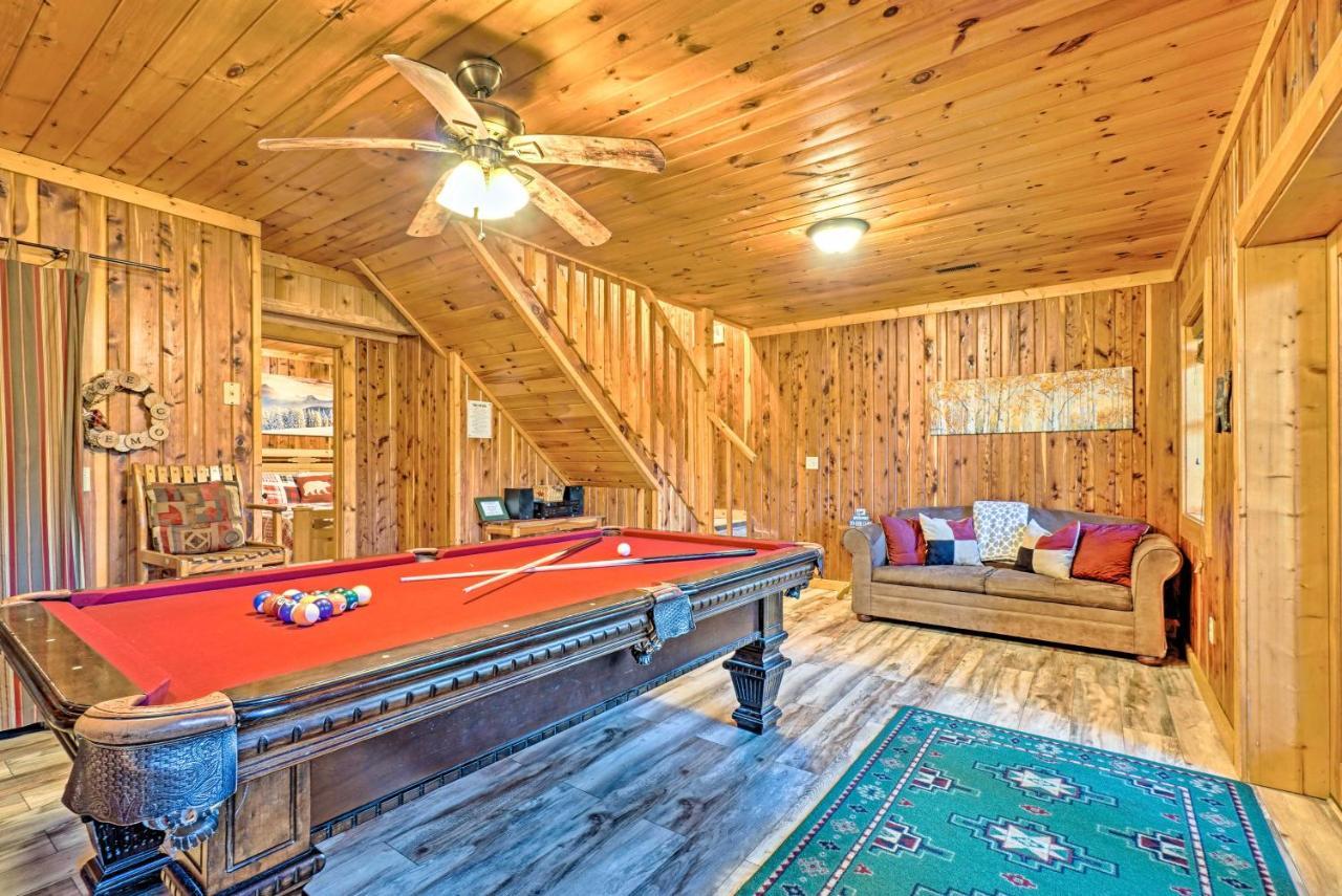 Grin N Bear It Cabin With Hot Tub And Fire Pit! พิเจนฟอร์จ ภายนอก รูปภาพ