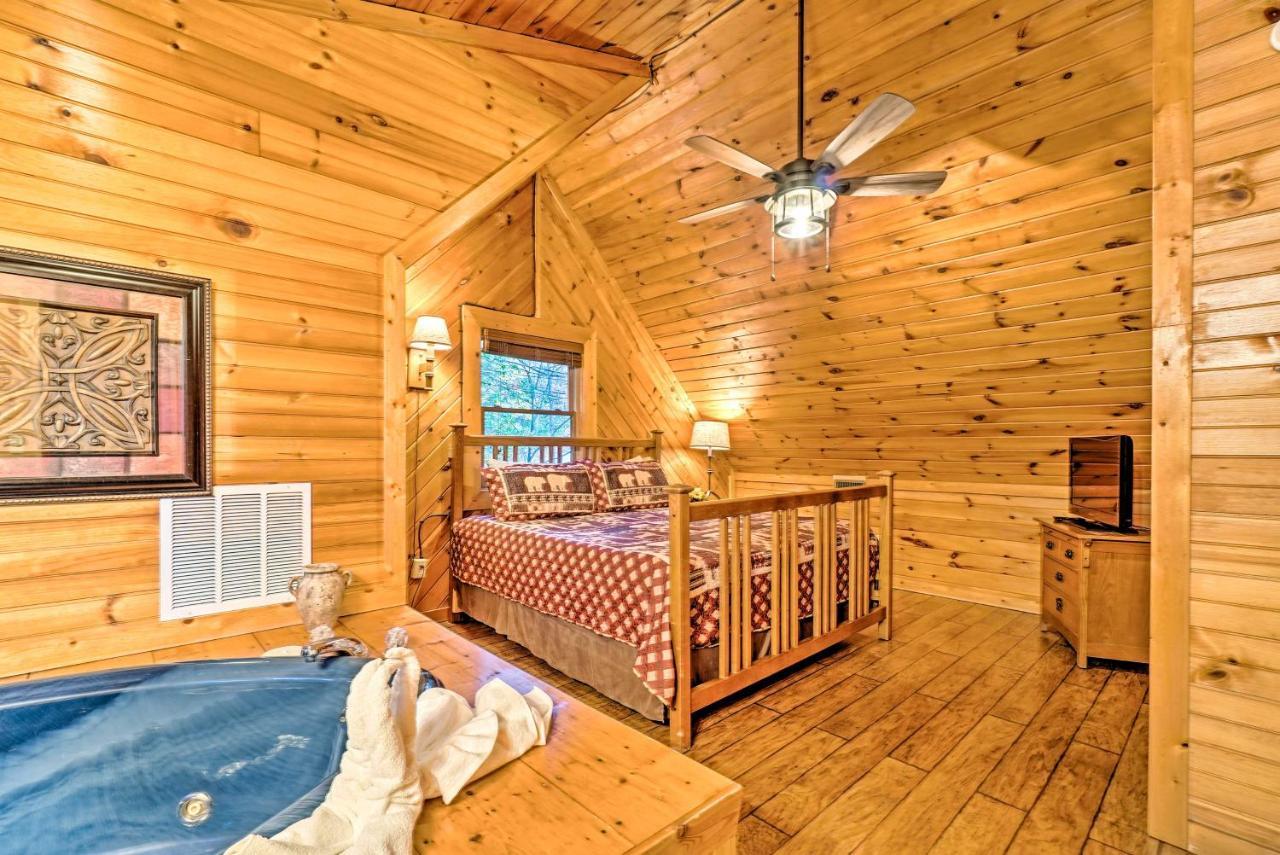 Grin N Bear It Cabin With Hot Tub And Fire Pit! พิเจนฟอร์จ ภายนอก รูปภาพ