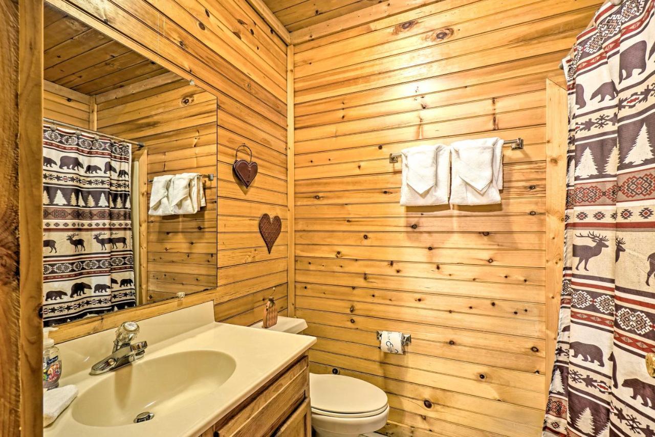 Grin N Bear It Cabin With Hot Tub And Fire Pit! พิเจนฟอร์จ ภายนอก รูปภาพ