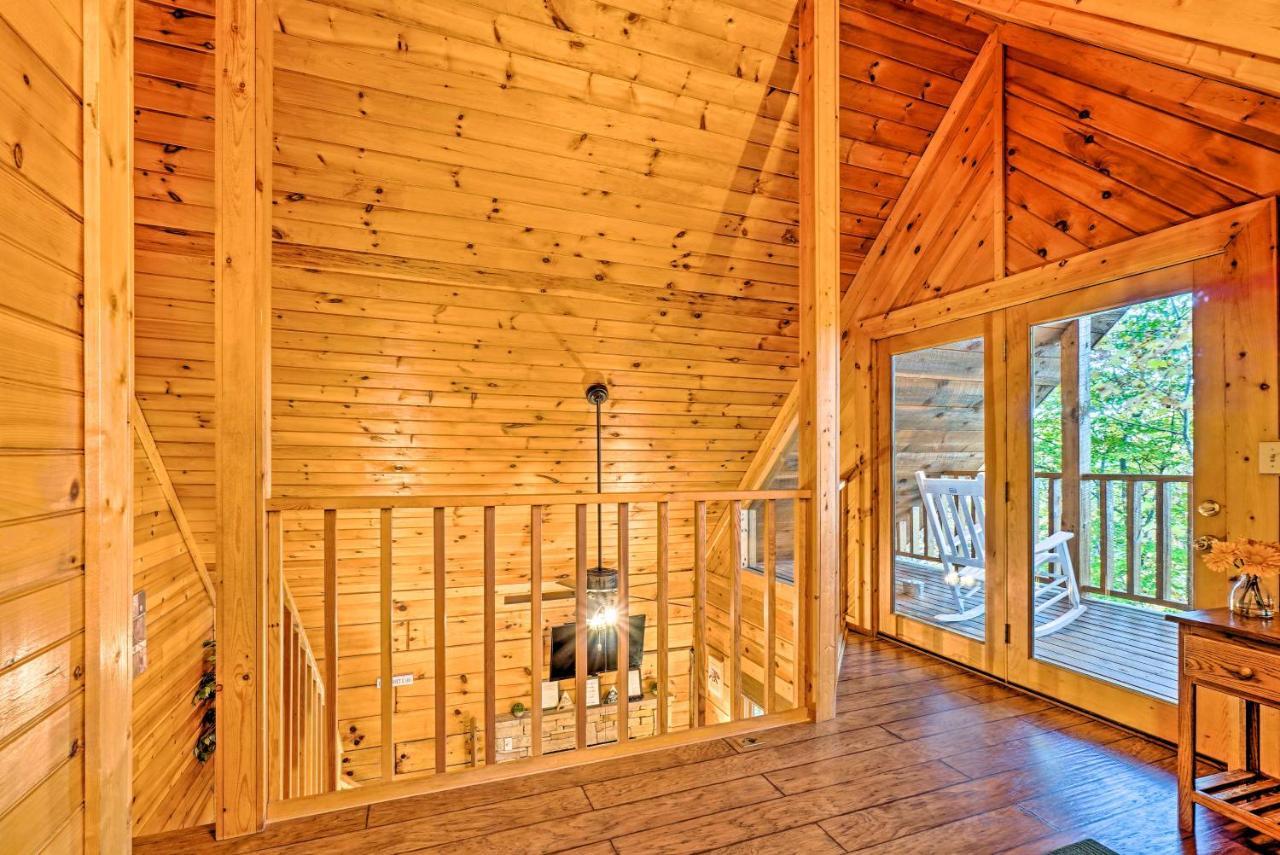 Grin N Bear It Cabin With Hot Tub And Fire Pit! พิเจนฟอร์จ ภายนอก รูปภาพ