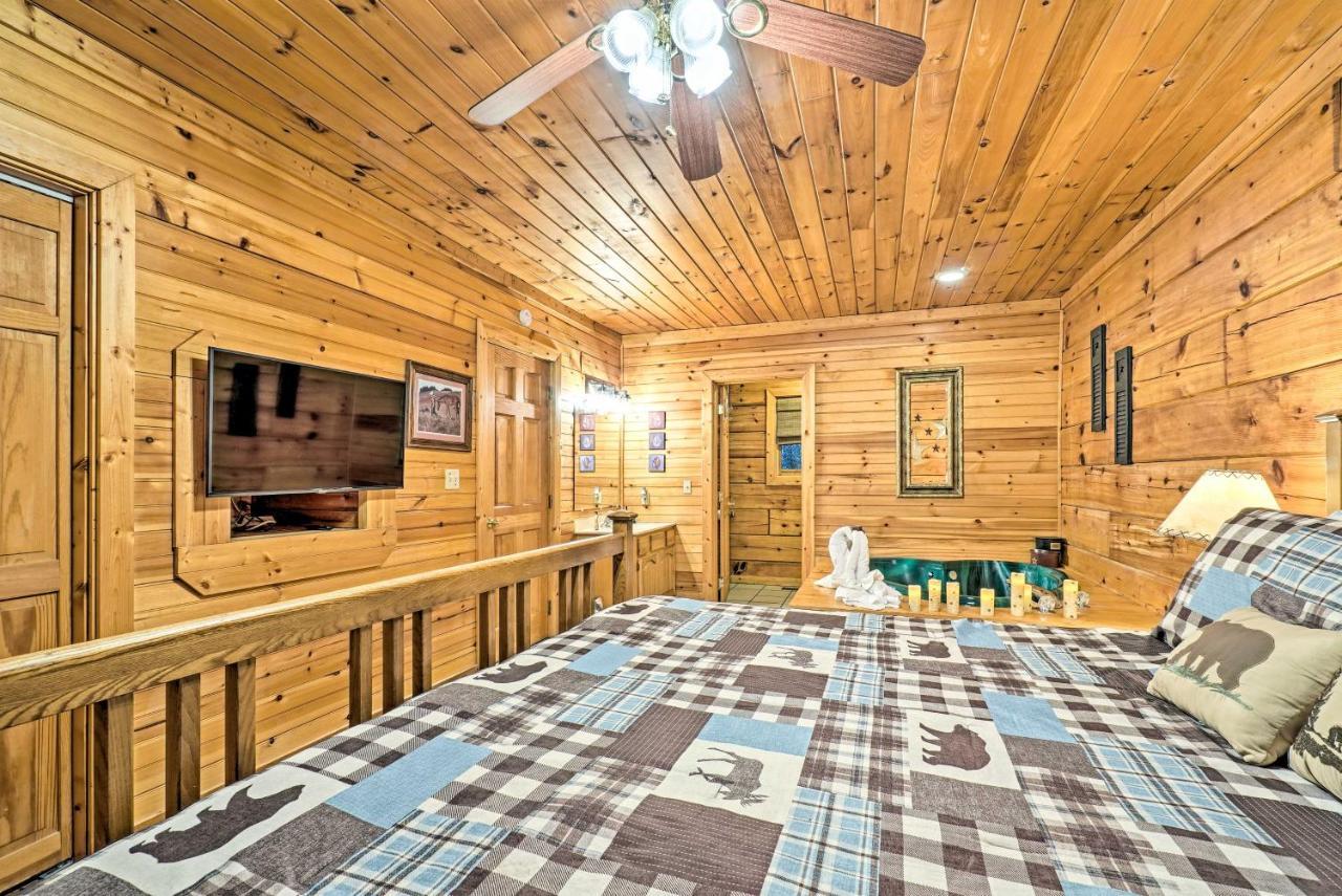 Grin N Bear It Cabin With Hot Tub And Fire Pit! พิเจนฟอร์จ ภายนอก รูปภาพ