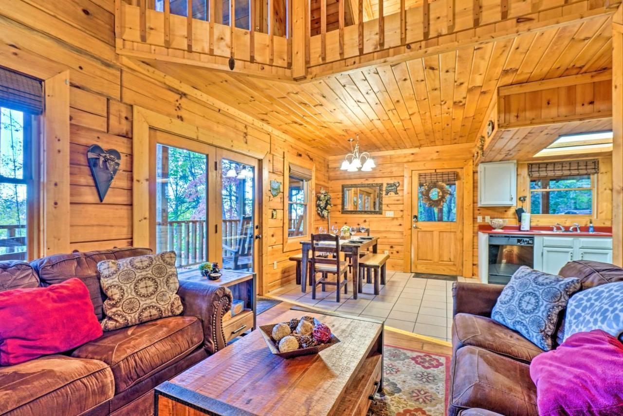Grin N Bear It Cabin With Hot Tub And Fire Pit! พิเจนฟอร์จ ภายนอก รูปภาพ