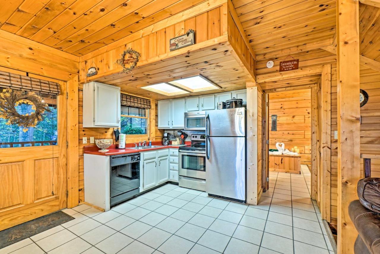 Grin N Bear It Cabin With Hot Tub And Fire Pit! พิเจนฟอร์จ ภายนอก รูปภาพ