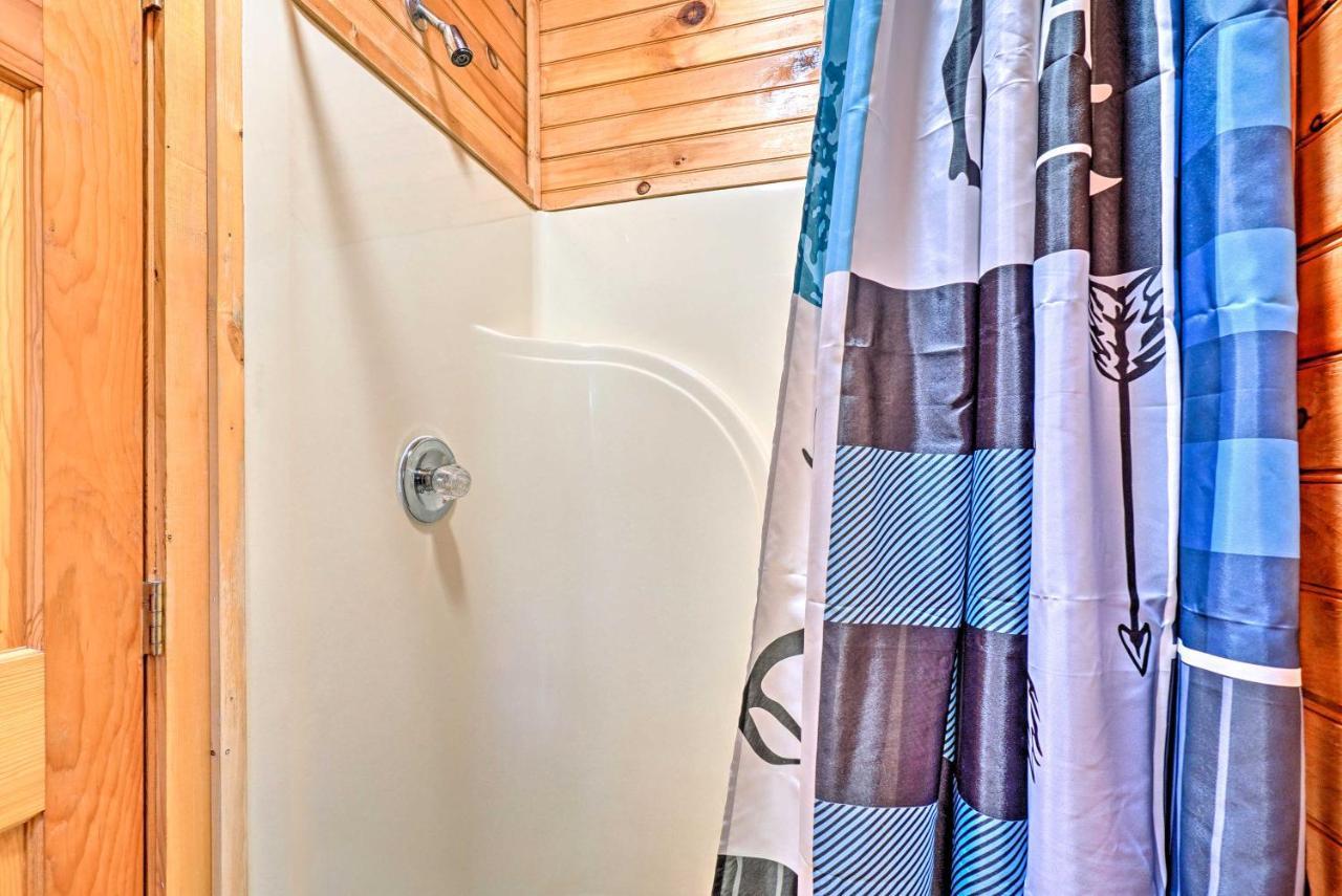 Grin N Bear It Cabin With Hot Tub And Fire Pit! พิเจนฟอร์จ ภายนอก รูปภาพ